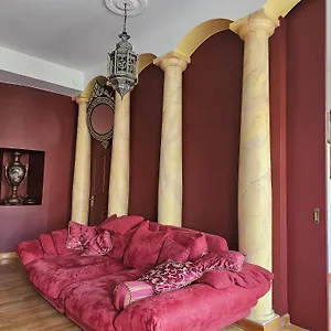 Unique Luxury Studio On Market Square Apartment